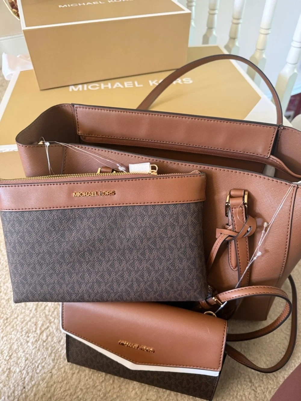 Michael Kors Totes Set Brand New Authentic 14x11
Pouches 9.5x6
Wallet 8x5 - Picture 8 of 9